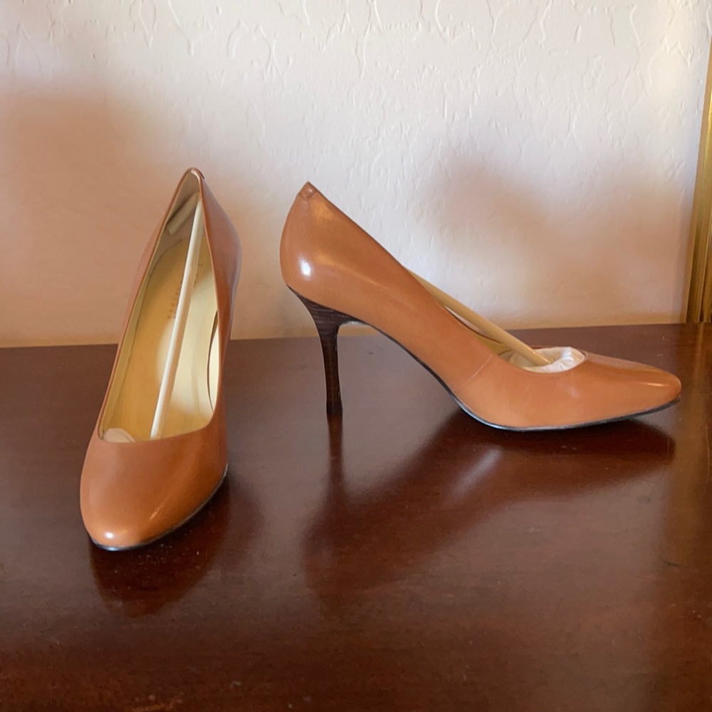 Lauren Ralph Lauren Caia polo tan heels 6.5